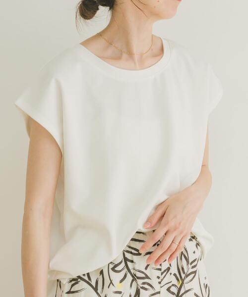 ITEMS URBANRESEARCH（アイテムズ アーバンリサーチ）の「バックボタンフレンチTシャツ（Tシャツ/カットソー・レディース・ライトベージュ/ブラウン/ブラック/ホワイト・FREE）」の2枚目の写真