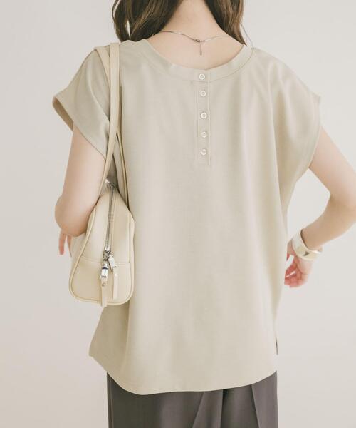 ITEMS URBANRESEARCH（アイテムズ アーバンリサーチ）の「バックボタンフレンチTシャツ（Tシャツ/カットソー・レディース・ライトベージュ/ブラウン/ブラック/ホワイト・FREE）」の6枚目の写真