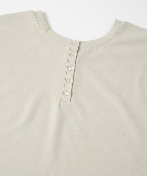 ITEMS URBANRESEARCH（アイテムズ アーバンリサーチ）の「バックボタンフレンチTシャツ（Tシャツ/カットソー・レディース・ライトベージュ/ブラウン/ブラック/ホワイト・FREE）」の13枚目の写真