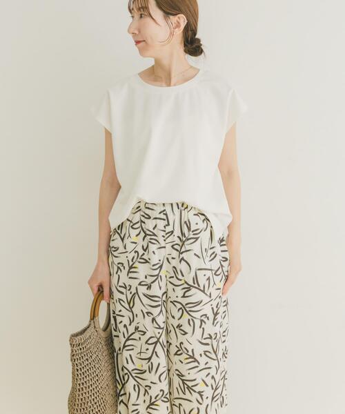 ITEMS URBANRESEARCH（アイテムズ アーバンリサーチ）の「バックボタンフレンチTシャツ（Tシャツ/カットソー・レディース・ライトベージュ/ブラウン/ブラック/ホワイト・FREE）」の16枚目の写真