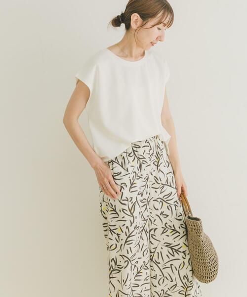 ITEMS URBANRESEARCH（アイテムズ アーバンリサーチ）の「バックボタンフレンチTシャツ（Tシャツ/カットソー・レディース・ライトベージュ/ブラウン/ブラック/ホワイト・FREE）」の17枚目の写真