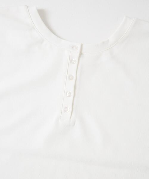 ITEMS URBANRESEARCH（アイテムズ アーバンリサーチ）の「バックボタンフレンチTシャツ（Tシャツ/カットソー・レディース・ライトベージュ/ブラウン/ブラック/ホワイト・FREE）」の19枚目の写真