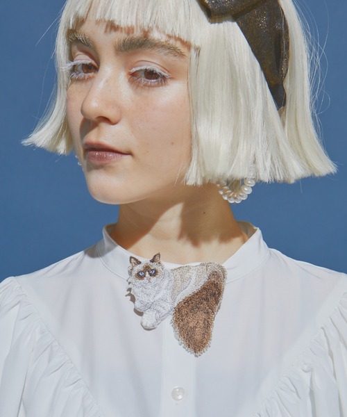 manana suerte（マニャーナスエルテ）の「CATワッペンブローチ（ブローチ/コサージュ・レディース・ホワイト/ブラウン・FREE）」の12枚目の写真