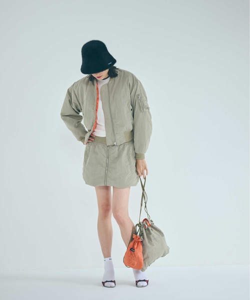 SEA（シー）の「MA-1 リバーシブル 2way バッグ M（ショルダーバッグ・レディース・カーキ・M）」の2枚目の写真