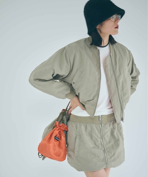 SEA（シー）の「MA-1 リバーシブル 2way バッグ M（ショルダーバッグ・レディース・カーキ・M）」の4枚目の写真