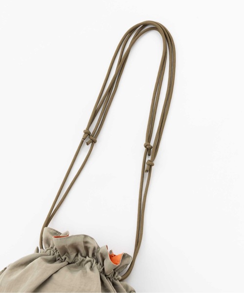 SEA（シー）の「MA-1 リバーシブル 2way バッグ M（ショルダーバッグ・レディース・カーキ・M）」の10枚目の写真