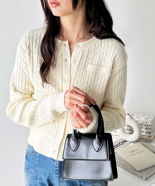 GeeRA(ジーラ)の「ミニケーブルニットカーディガン(カーディガン/ボレロ・レディース・ネイビー/チャコールグレー/オフホワイト・MEDIUM/LARGE/X-LARGE)」の20枚目の写真