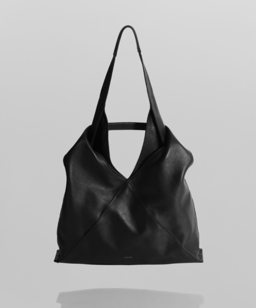 YArKA（ヤーカ）の「【YArKA/ヤーカ】real leather different length handles tote [trgl5] / 長短ハンドルトートバッグ（トートバッグ・レディース・ブラック・FREE）」の4枚目の写真