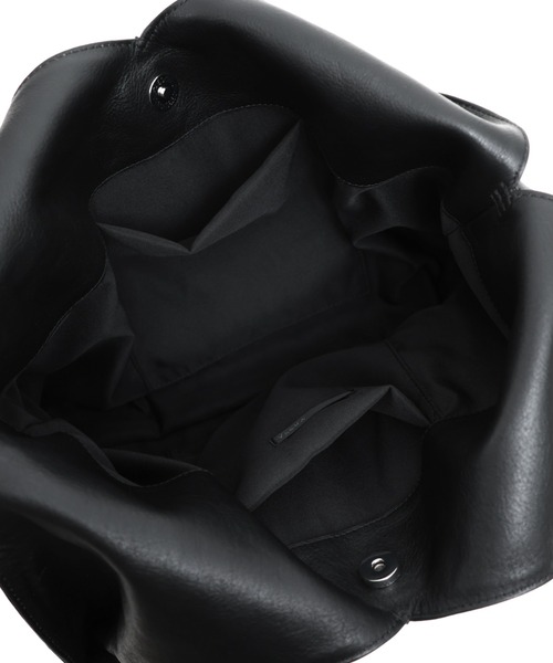 YArKA（ヤーカ）の「【YArKA/ヤーカ】real leather different length handles tote [trgl5] / 長短ハンドルトートバッグ（トートバッグ・レディース・ブラック・FREE）」の14枚目の写真