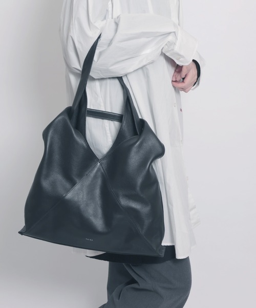 YArKA（ヤーカ）の「【YArKA/ヤーカ】real leather different length handles tote [trgl5] / 長短ハンドルトートバッグ（トートバッグ・レディース・ブラック・FREE）」の2枚目の写真
