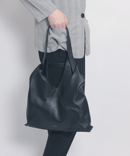 YArKA（ヤーカ）の「【YArKA/ヤーカ】real leather different length handles tote [trgl5] / 長短ハンドルトートバッグ（トートバッグ・レディース・ブラック・FREE）」の9枚目の写真