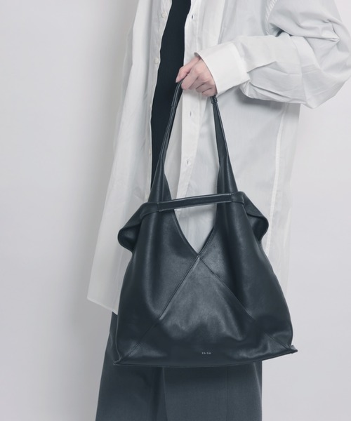 YArKA（ヤーカ）の「【YArKA/ヤーカ】real leather different length handles tote [trgl5] / 長短ハンドルトートバッグ（トートバッグ・レディース・ブラック・FREE）」の18枚目の写真
