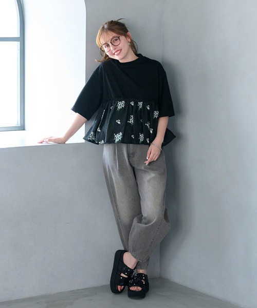 Chesty(チェスティー)の「バレルレッグデニムパンツ(デニムパンツ・レディース・グレー/インディゴブルー・0/1)」の1枚目の写真
