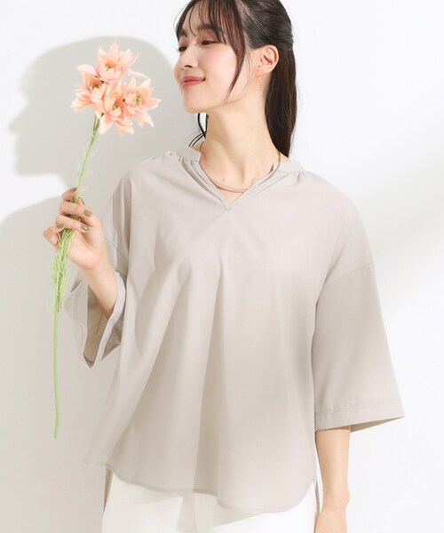 SHOO・LA・RUE（シューラルー）の「【S-LL/洗濯後しわになりにくい】バックギャザーがアクセント スッキパーブラウス（シャツ/ブラウス・レディース・カーキ/イエロー系その他/ナチュラル/ネイビー・01/02/03/04）」の2枚目の写真