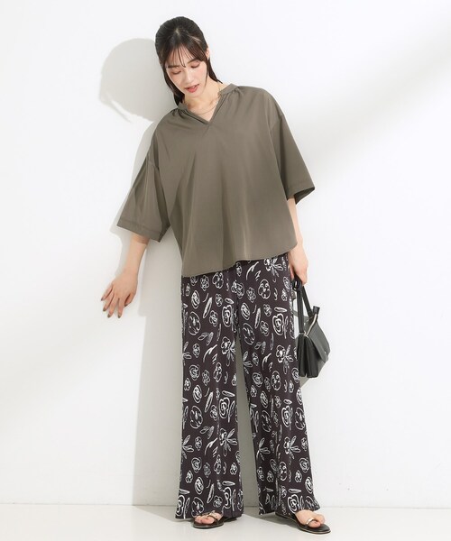 SHOO・LA・RUE（シューラルー）の「【S-LL/洗濯後しわになりにくい】バックギャザーがアクセント スッキパーブラウス（シャツ/ブラウス・レディース・カーキ/イエロー系その他/ナチュラル/ネイビー・01/02/03/04）」の7枚目の写真