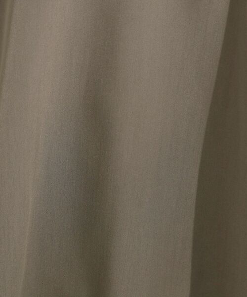 SHOO・LA・RUE（シューラルー）の「【S-LL/洗濯後しわになりにくい】バックギャザーがアクセント スッキパーブラウス（シャツ/ブラウス・レディース・カーキ/イエロー系その他/ナチュラル/ネイビー・01/02/03/04）」の8枚目の写真