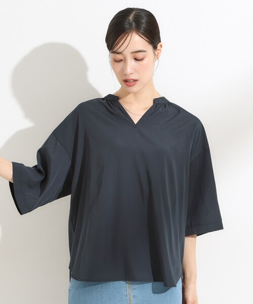 SHOO・LA・RUE（シューラルー）の「【S-LL/洗濯後しわになりにくい】バックギャザーがアクセント スッキパーブラウス（シャツ/ブラウス・レディース・カーキ/イエロー系その他/ナチュラル/ネイビー・01/02/03/04）」の17枚目の写真