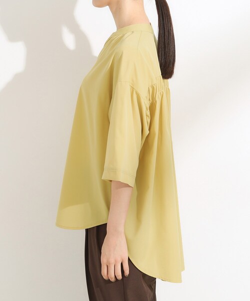 SHOO・LA・RUE（シューラルー）の「【S-LL/洗濯後しわになりにくい】バックギャザーがアクセント スッキパーブラウス（シャツ/ブラウス・レディース・カーキ/イエロー系その他/ナチュラル/ネイビー・01/02/03/04）」の22枚目の写真
