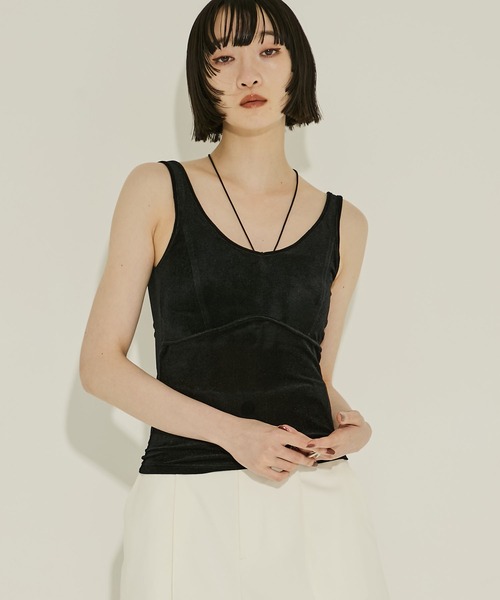 STUDIOUS（ステュディオス）の「【STUDIOUS/ステュディオス】VELOUR CUPIN HALTER　NECK CAMISOLE/ベロアカップインホルダーネックキャミソール（キャミソール・レディース・ブラック/グレー・1/2）」の3枚目の写真