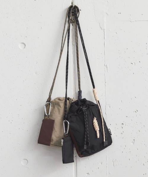 Doux archives（ドゥアルシーヴ）の「ナイロンハンディショルダー（ショルダーバッグ・レディース・グレー/ブラック・FREE）」の4枚目の写真