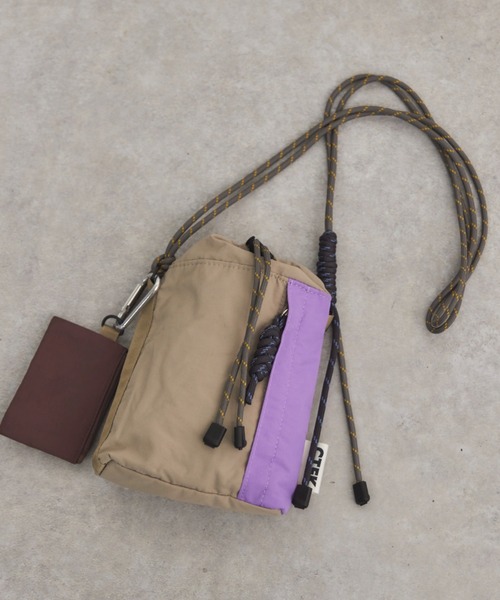 Doux archives（ドゥアルシーヴ）の「ナイロンハンディショルダー（ショルダーバッグ・レディース・グレー/ブラック・FREE）」の6枚目の写真