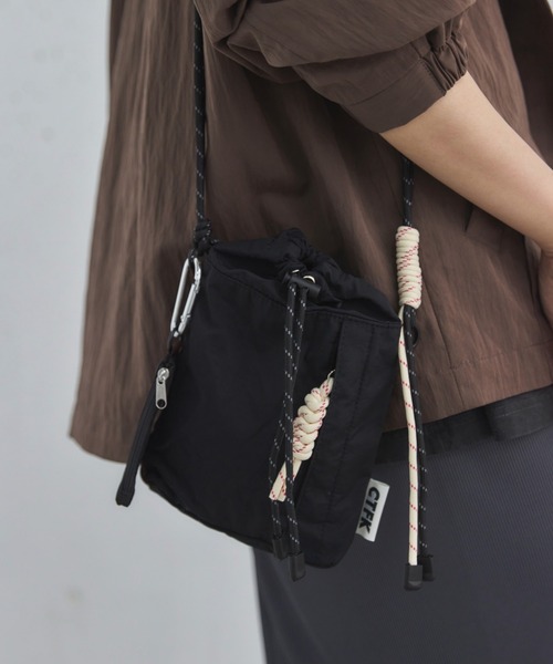 Doux archives（ドゥアルシーヴ）の「ナイロンハンディショルダー（ショルダーバッグ・レディース・グレー/ブラック・FREE）」の20枚目の写真