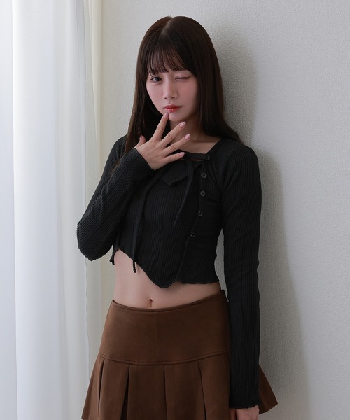M DOLLY(エムドリー)の「asymmetric perla kint tops / アシンメトリーペルラニットトップス(ニット/セーター・レディース・ブラック/ベージュ・FREE)」の3枚目の写真