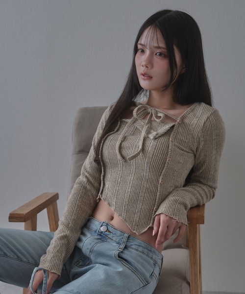 M DOLLY(エムドリー)の「asymmetric perla kint tops / アシンメトリーペルラニットトップス(ニット/セーター・レディース・ブラック/ベージュ・FREE)」の7枚目の写真