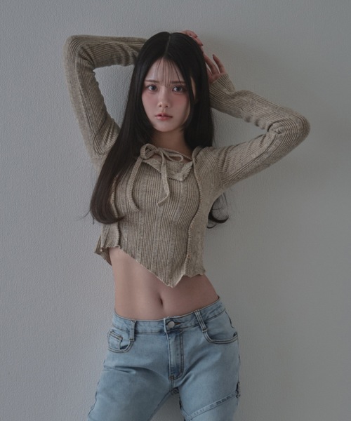 M DOLLY(エムドリー)の「asymmetric perla kint tops / アシンメトリーペルラニットトップス(ニット/セーター・レディース・ブラック/ベージュ・FREE)」の10枚目の写真