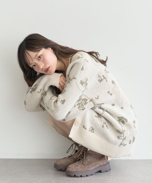 earth music&ecology（アースミュージックアンドエコロジー）の「フラワージャガードラメシャギーカーディガン（カーディガン/ボレロ・レディース・アイボリー/ボルドー/ネイビー・FREE）」の4枚目の写真