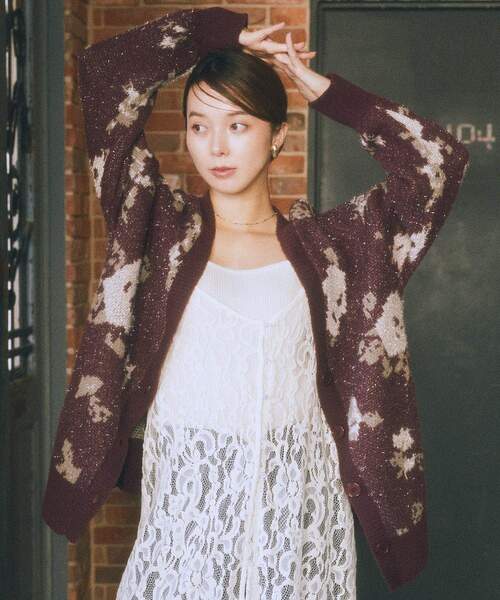 earth music&ecology（アースミュージックアンドエコロジー）の「フラワージャガードラメシャギーカーディガン（カーディガン/ボレロ・レディース・アイボリー/ボルドー/ネイビー・FREE）」の6枚目の写真