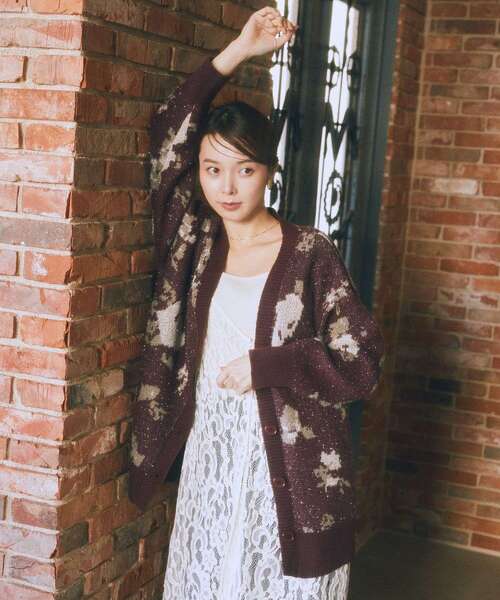 earth music&ecology（アースミュージックアンドエコロジー）の「フラワージャガードラメシャギーカーディガン（カーディガン/ボレロ・レディース・アイボリー/ボルドー/ネイビー・FREE）」の7枚目の写真