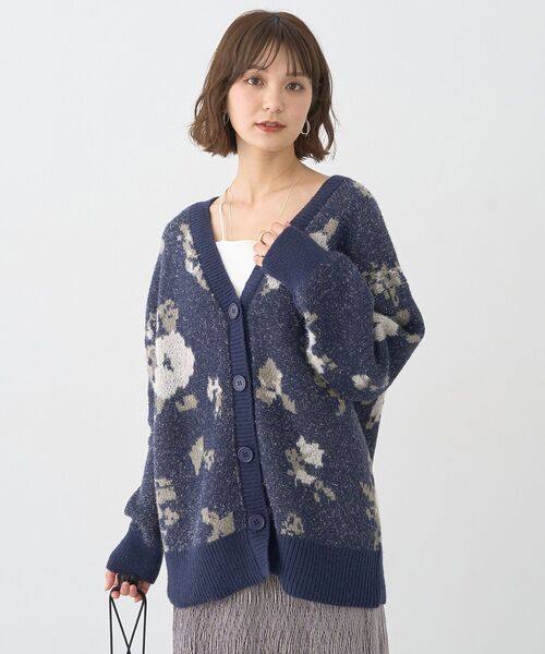 earth music&ecology（アースミュージックアンドエコロジー）の「フラワージャガードラメシャギーカーディガン（カーディガン/ボレロ・レディース・アイボリー/ボルドー/ネイビー・FREE）」の17枚目の写真
