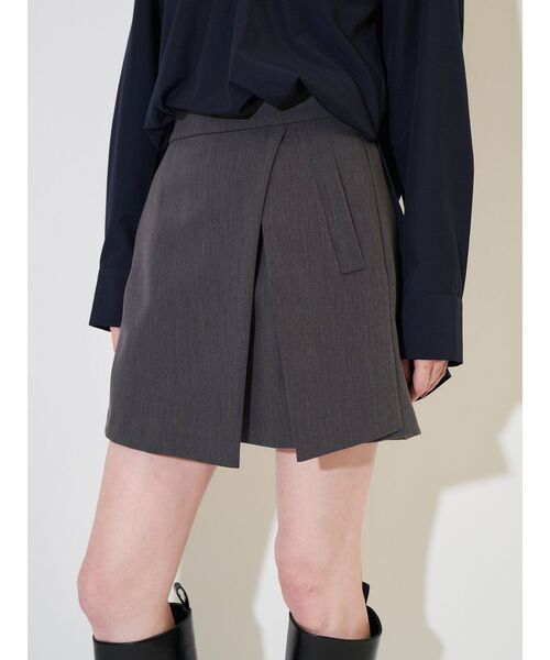 ELENDEEK（エレンディーク）の「オーバーラップショートパンツ（その他パンツ・レディース・ブラウン/グレー・02/01）」の2枚目の写真