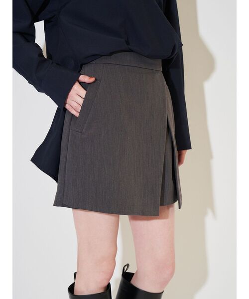 ELENDEEK（エレンディーク）の「オーバーラップショートパンツ（その他パンツ・レディース・ブラウン/グレー・02/01）」の4枚目の写真