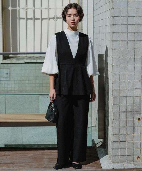 titivate（ティティベイト）の「Vネックペプラムドッキングオールインワン（つなぎ/オールインワン・レディース・ブラック/グレイッシュベージュ/ネイビー・M/S/SP/L）」の5枚目の写真