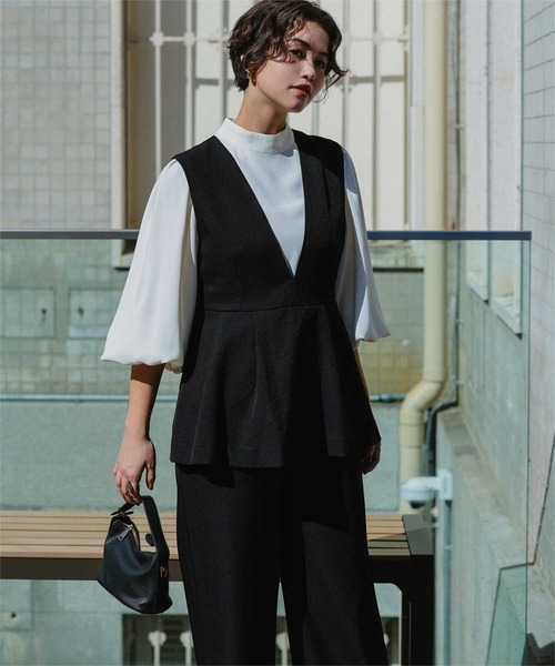 titivate（ティティベイト）の「Vネックペプラムドッキングオールインワン（つなぎ/オールインワン・レディース・ブラック/グレイッシュベージュ/ネイビー・M/S/SP/L）」の6枚目の写真