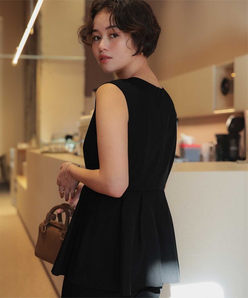 titivate（ティティベイト）の「Vネックペプラムドッキングオールインワン（つなぎ/オールインワン・レディース・ブラック/グレイッシュベージュ/ネイビー・M/S/SP/L）」の12枚目の写真