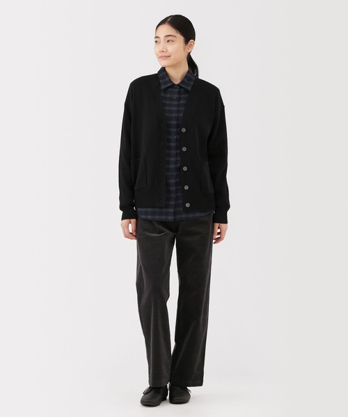 無印良品(ムジルシリョウヒン)の「婦人 洗えるウールミドルゲージVネックカーディガン(カーディガン/ボレロ・レディース・オートミール/チャコールグレー/ブラック/ダークブラウン系/ライトグリーン/キャメル・XL/S/XS/L/M)」の7枚目の写真