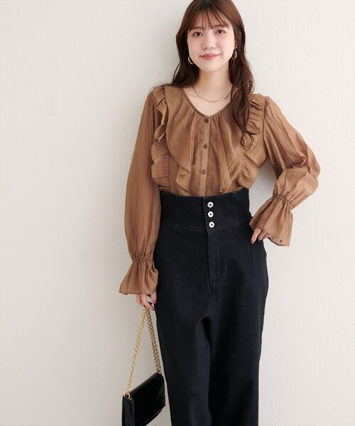 natural couture（ナチュラルクチュール）の「【WEB限定】フリリーブラウス（シャツ/ブラウス・レディース・ブラック/ブラウン/イエロー/オフホワイト・FREE）」の11枚目の写真