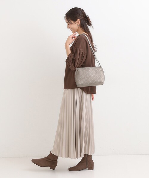 SHOO・LA・RUE（シューラルー）の「ステッチショルダーバッグ（ショルダーバッグ・レディース・キャメル/ブラック/グレー・00）」の20枚目の写真