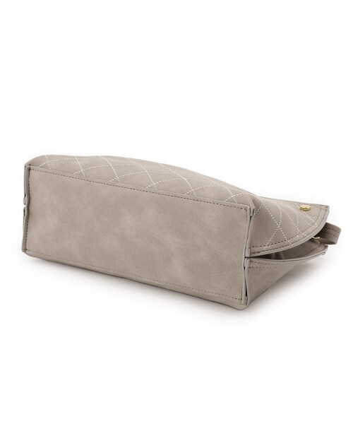 SHOO・LA・RUE（シューラルー）の「ステッチショルダーバッグ（ショルダーバッグ・レディース・キャメル/ブラック/グレー・00）」の11枚目の写真