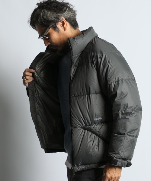 NANGA(ナンガ)の「NANGA×DUFFER STAND COLLAR DOWN JACKET:ナンガ別注 日本製 スタンドカラー ダウンジャケット(ダウンジャケット/コート・メンズ・チャコールグレー/ターコイズブルー/ブラック・X-LARGE/LARGE/MEDIUM/SMALL)」の4枚目の写真