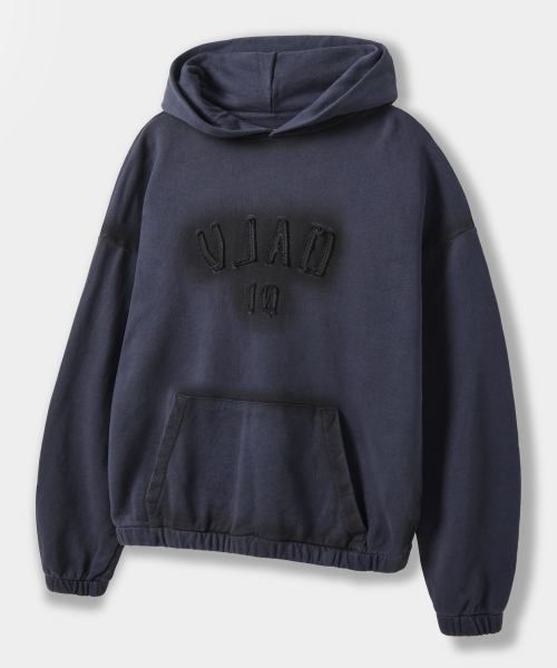 DIMITRI BLACK(ディミトリブラック)の「VLAD ハンドブラシ アプリケ フードパーカー_ピグメントネイビー(パーカー・レディース・その他・MEDIUM/LARGE/X-LARGE)」の1枚目の写真