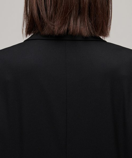 MUSINSA STANDARD WOMAN（ムシンサスタンダードウーマン）の「ウィメンズノッチドダブルクロップブレザー[ブラック]（テーラードジャケット・レディース・その他・LARGE/MEDIUM/X-SMALL/SMALL）」の4枚目の写真