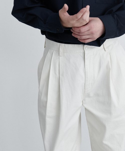 MUSINSA STANDARD（ムシンサスタンダード）の「スリータックセミバルーンチノパンツ[クリーム]（その他パンツ・メンズ・その他・40/38/42/36/32/30/31/33/26/27/28/29）」の4枚目の写真