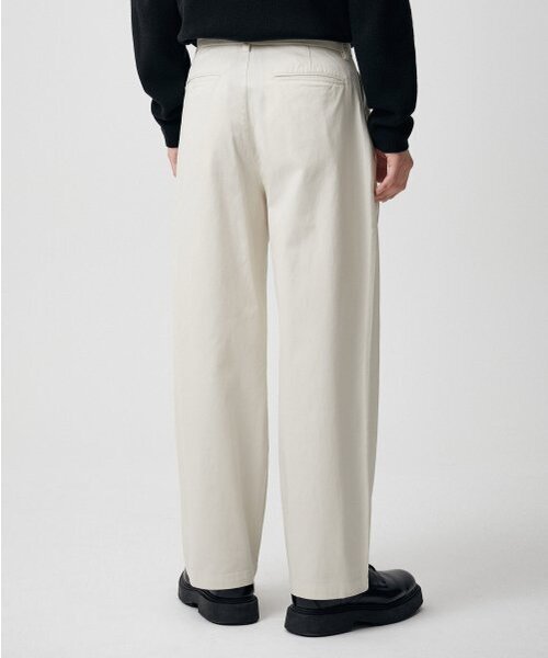 MUSINSA STANDARD（ムシンサスタンダード）の「スリータックセミバルーンチノパンツ[クリーム]（その他パンツ・メンズ・その他・40/38/42/36/32/30/31/33/26/27/28/29）」の8枚目の写真