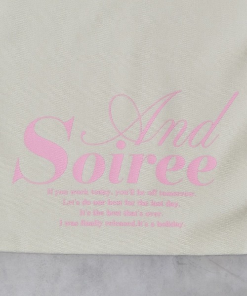 &soiree(アンドソワレ)の「【&soiree】メッセージロゴプリントトート(トートバッグ・メンズ・アイボリー/グレー/ブラウン/ベージュ/ネイビー・FREE)」の13枚目の写真