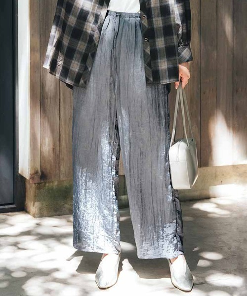 IEDIT(イディット)の「IEDIT 上品な光沢感のワッシャープリーツイージーパンツ(その他パンツ・レディース・グレー/グレイッシュベージュ・3L/LL/L/M/S)」の2枚目の写真
