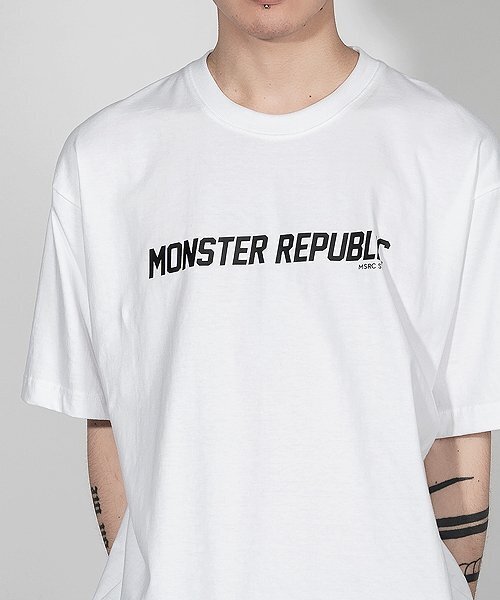 MONSTER REPUBLIC(モンスターリパブリック)の「モンスター ベーシック ロゴ ブラック Tシャツ ホワイト(Tシャツ/カットソー・レディース・その他・SMALL/X-LARGE/MEDIUM/LARGE)」の2枚目の写真